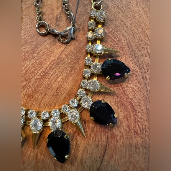 Vintage teardrop and rhinestone choker with gold tone chain - Picture 8 of 8